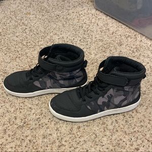 Old Navy high top tennis shoes, used condition, size big boys 4
